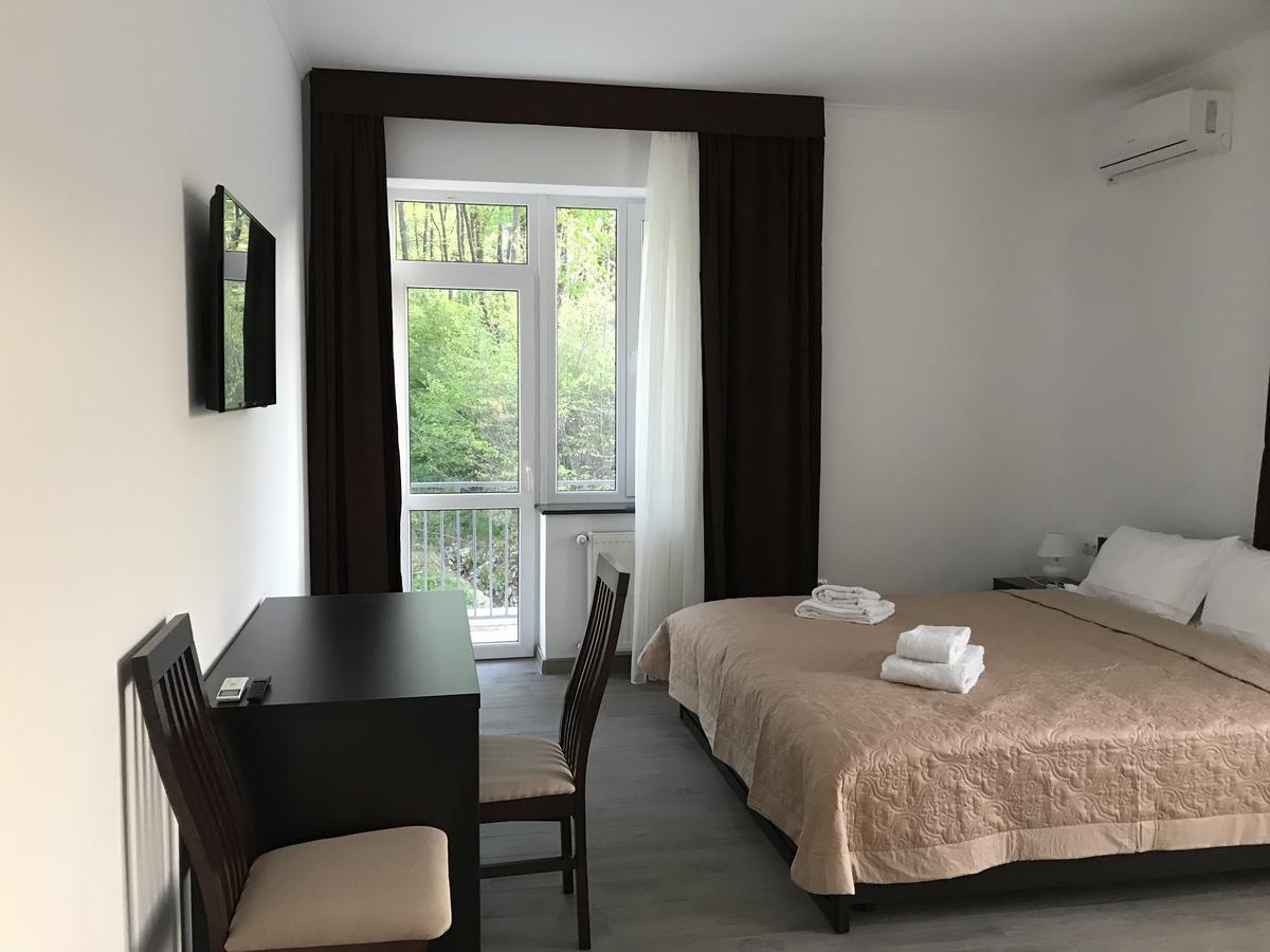 Neopolis Hotel Polyana  Buitenkant foto