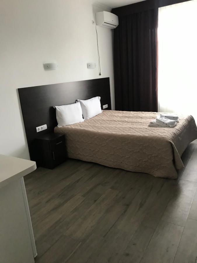 Neopolis Hotel Polyana  Buitenkant foto